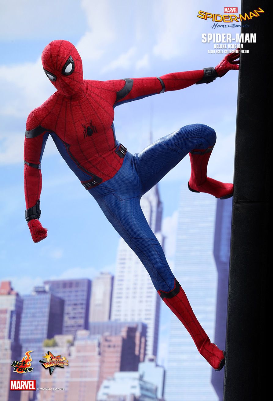 Spider-Man (Deluxe Version)  Sixth Scale Figure by Hot Toys